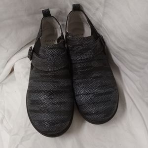 Nurse Mates Align Arya Charcoal Sweater Shoes Leather Clogs Size 7W